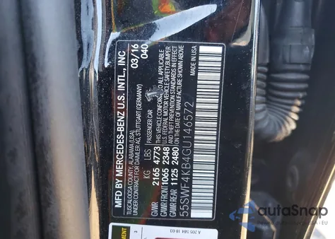 2016 Mercedes-Benz C 300 4Matic z USA, uszkodzony, nr VIN 55SWF4KB4GU146572